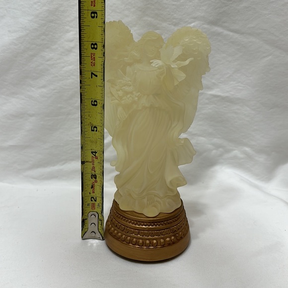 Angle sculpture with dove - Picture 2 of 9